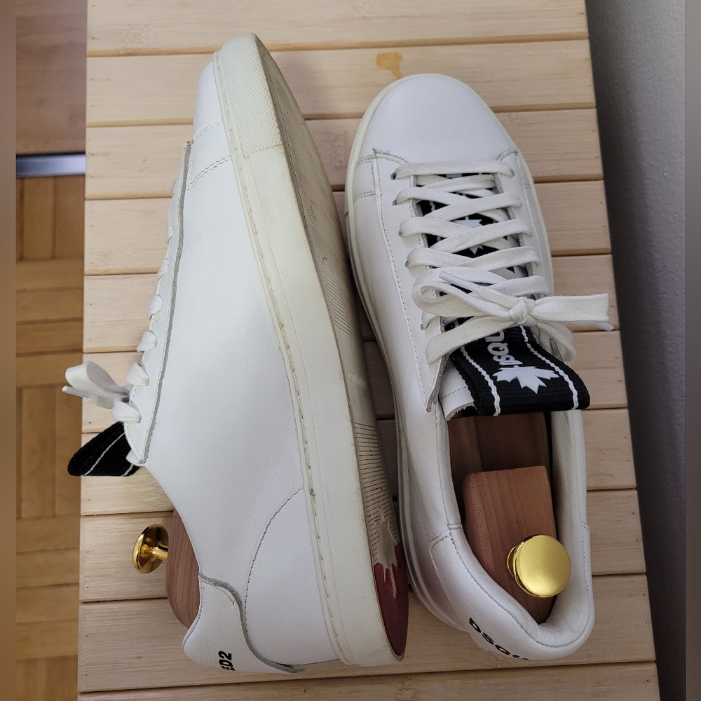 DSQUARED2 White Sneakers unisex size W8 or M6 Like new